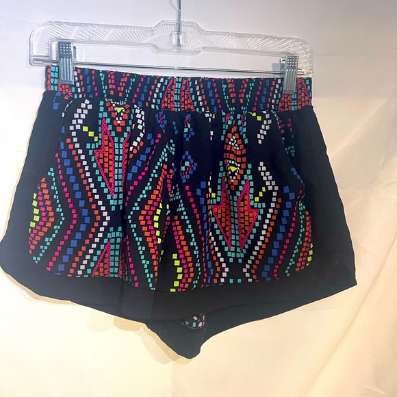 Xhileration Shorts - Picture 3 of 4